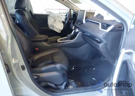 2022 Toyota Rav4 Xle Premium z USA, uszkodzony, nr VIN 2T3A1RFV8NW266958